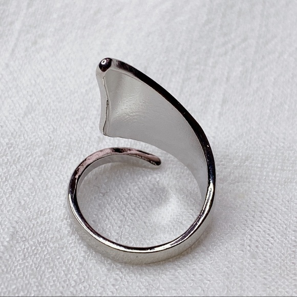 Unique Modern Two Rings Set - Picture 11 of 15